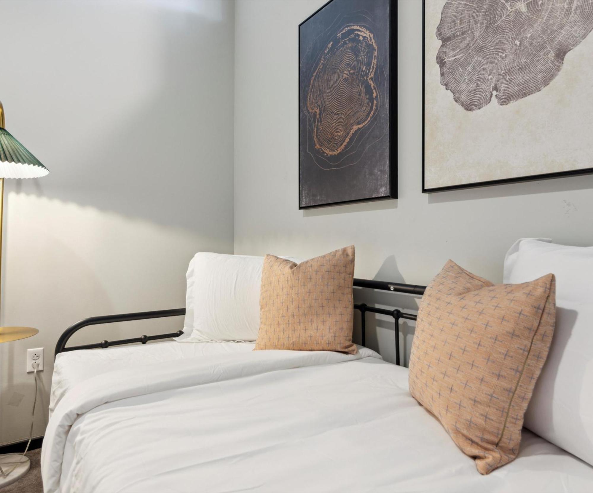 Large 3Br Apts & Studios, Gym, Game Room, Free Street Parking Philadelphie Chambre photo